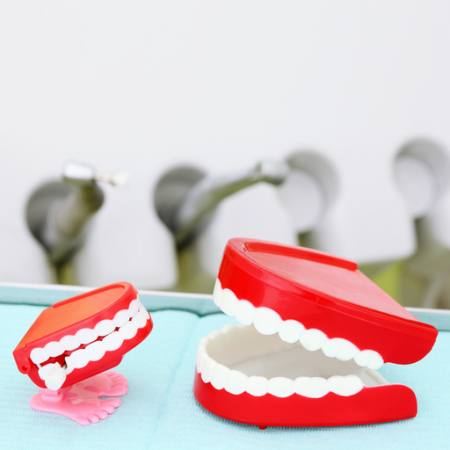 δόντια, κόκκινο, maxilar, τα πόδια, οδοντίατρος Pavel Losevsky - Dreamstime