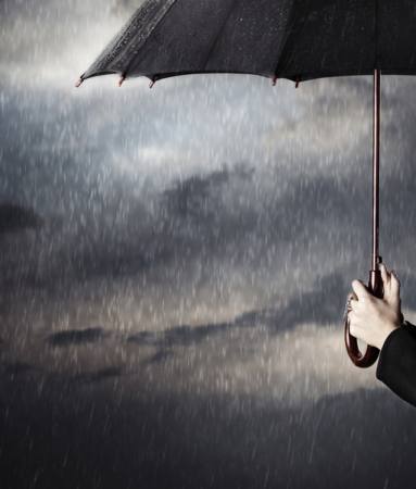 βροχή, ομπρέλα, σταγόνες, χέρι Arman Zhenikeyev - Dreamstime