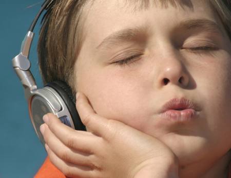 μουσική, το παιδί, το παιδί, ακούει, ακούει Showface - Dreamstime