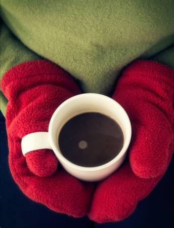 κύπελλο, καφέ, καφέ, τα χέρια, κόκκινο, γάντια, πράσινο Edward Fielding - Dreamstime