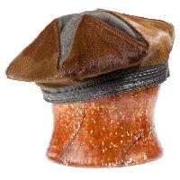Pixwords η εικόνα με καπέλο, καφέ, αντικείμενο, το κεφάλι, το δέρμα Vvoevale