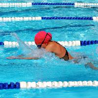 Pixwords η εικόνα με κολύμπι, κολυμβητής, κόκκινο, κεφάλι, γυναίκα, αθλητισμός, νερό Jdgrant