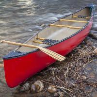 Pixwords η εικόνα με βάρκα, νερό, ποτάμι, βράχοι, κόκκινο Marek Uliasz (Marekuliasz)