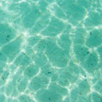 Pixwords η εικόνα με νερό, αντανάκλαση, πράσινο, καθαρό, άμμος, τουρκουάζ Tassapon - Dreamstime