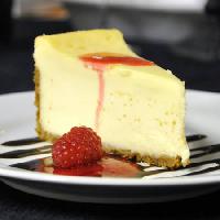 Pixwords η εικόνα με κέικ, τρώνε, τυρί, βατόμουρο, πλάκα, εφιδρώσεις Stephen Vanhorn - Dreamstime