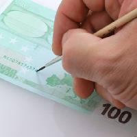 Pixwords η εικόνα με ο άνθρωπος, χρήματα, χέρι, ευρώ, 100, πράσινο Igor Sinitsyn (Igors)