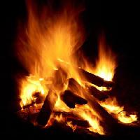 Pixwords η εικόνα με φωτιά, ξύλο, καίνε, σκούρο Hong Chan - Dreamstime