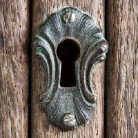 Pixwords η εικόνα με τρύπα, κλειδί, πόρτα, ανοιχτή Giuliano2022 - Dreamstime