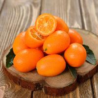 τα φρούτα, το ξύλο, πλάκα, πορτοκαλί, τα πορτοκάλια Olga Vasileva (Olyina)