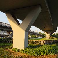 Pixwords η εικόνα με γέφυρα, πράσινο, τα αυτοκίνητα, οδικό δίκτυο, οδικό, λουλούδια, αυτοκίνητο Sang Lei (Sleiselei)