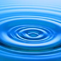 Pixwords η εικόνα με νερό, μπλε Bjørn Hovdal - Dreamstime