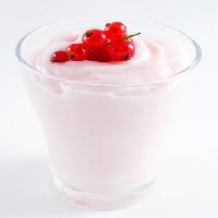 Pixwords η εικόνα με γιαούρτι, smoothie, κόκκινο, άσπρο, γυαλί, ποτό, σταφύλια Og-vision - Dreamstime